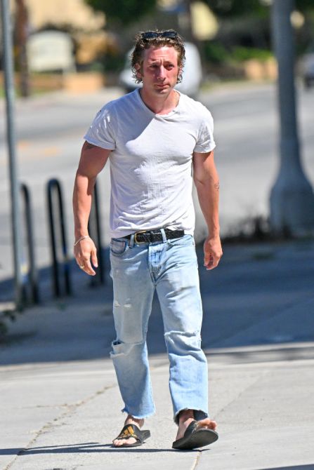 Jeremy Allen white, T-shirt, adidas, sunglasses