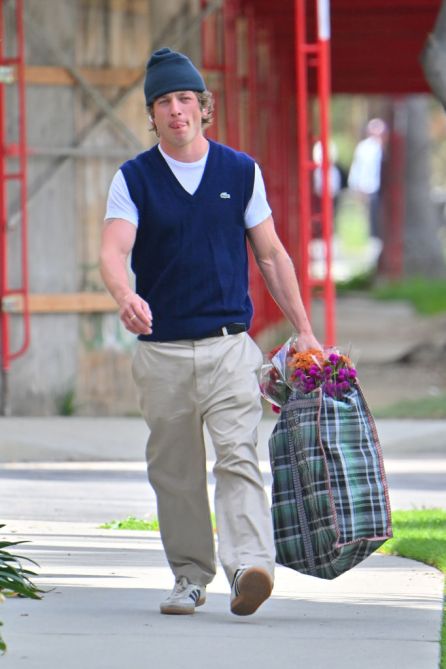 Jeremy Allen White, street style, beanie, lacoste, farmer's market, flowers