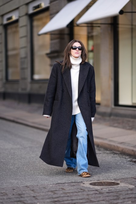 STYLECASTER | Minimalist Outfit Ideas, long jacket, white turtleneck, jeans, sneakers