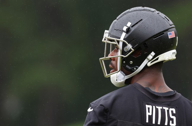 Kyle Pitts #8 of the Atlanta Falcons runs drills during OTA offseason workouts at the Atlanta Falcons training facility on May 14, 2024 in Flowery Branch, Georgia.