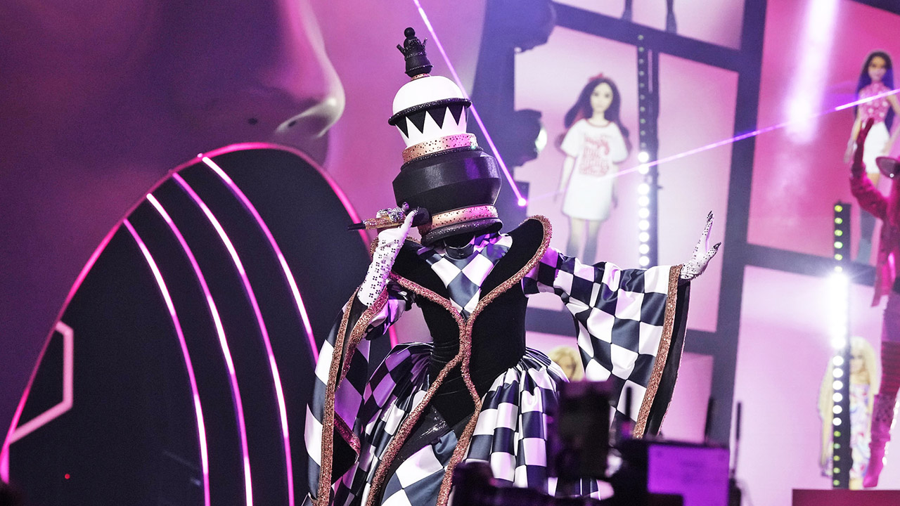THE MASKED SINGER: Chess Piece in the “Barbie Night” episode of THE MASKED SINGER airing Wednesday, October. 23 (8:00-9:02 PM ET/PT) on FOX.