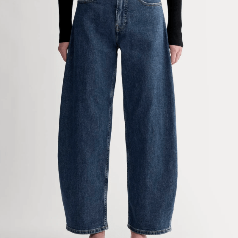 The Best Butt-Lifting Jeans According to Stylists in 2025