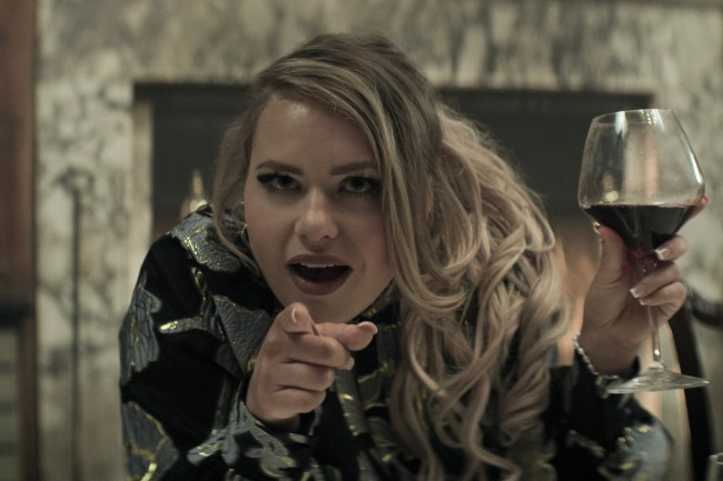 You. Eve Austin as Gemma in episode 405 of You.