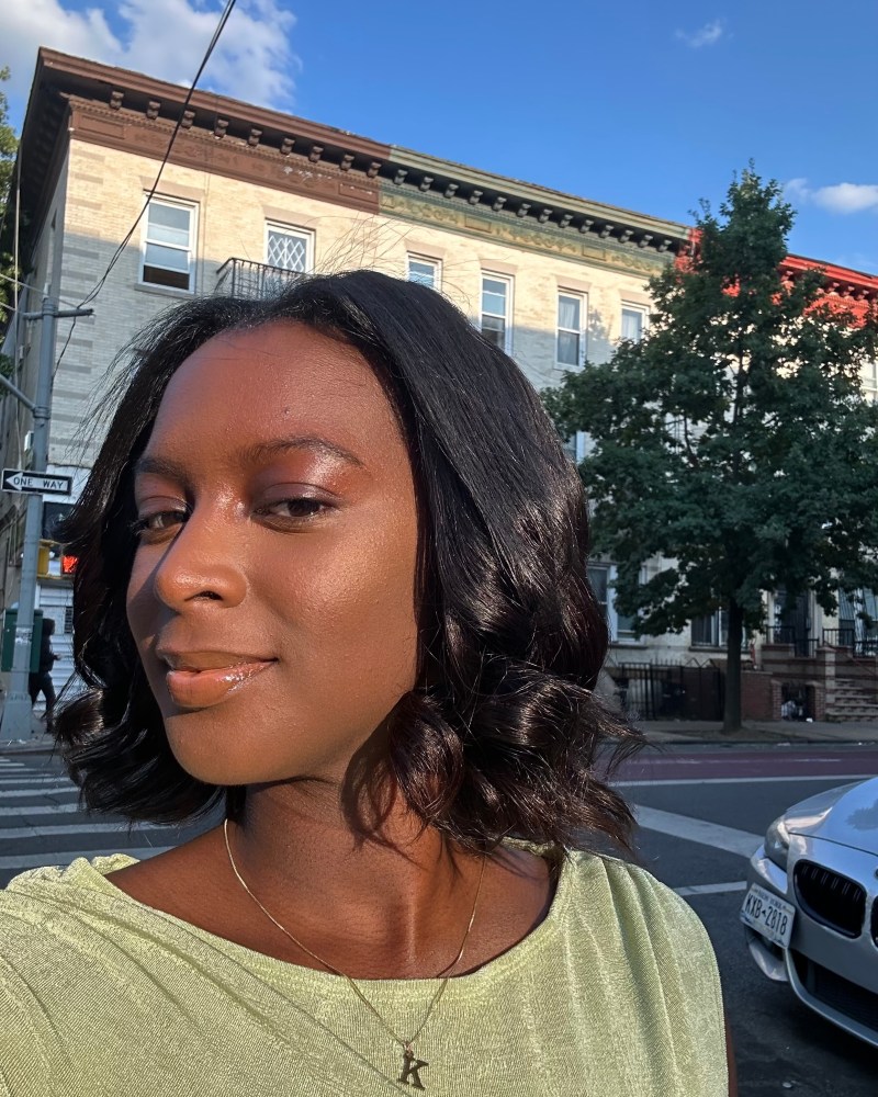 Kimberly wearing the Charlotte Tilbury Glow Glide Face Architect Highlighter