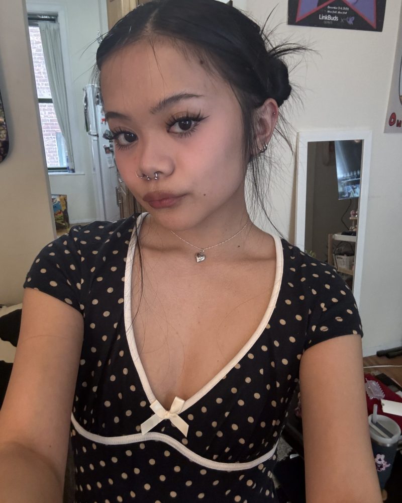 Kleigh wearing the Flower Knows Butterfly Cloud Collar Mascara in black