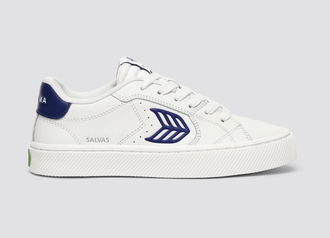 Cariuma Salvas Sneaker in White/Navy