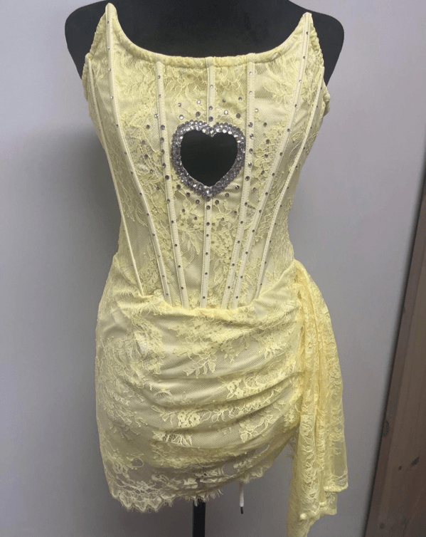 10 Sabrina Carpenter Halloween Costume Ideas for 2025